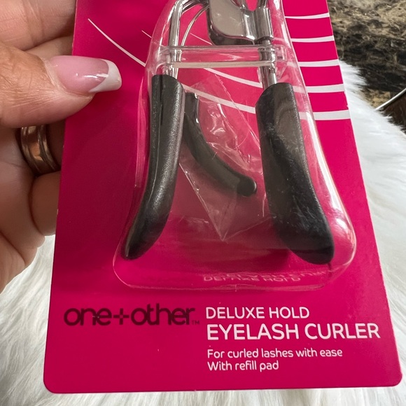 One+Other Deluxe Hold Eyelash Curler - Picture 4 of 5